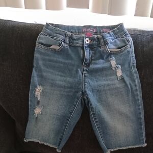 Children's Place girl's super stretch denim shorts. Size 8 Used good condition.